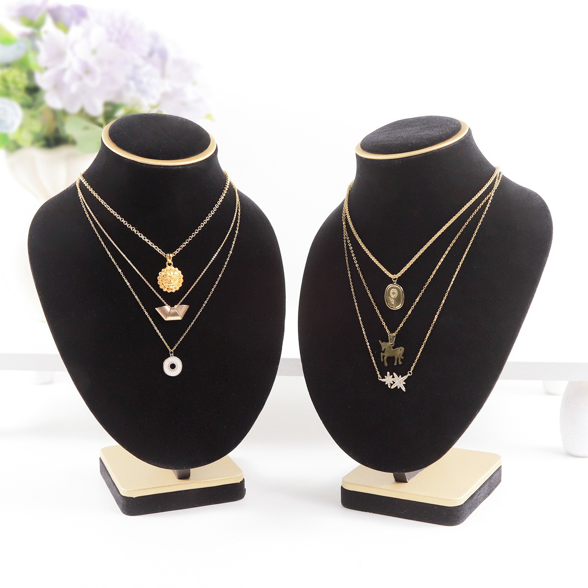 Body Jewelry Stores - Ювелирные бюсты из черного бархата, реалистичная
