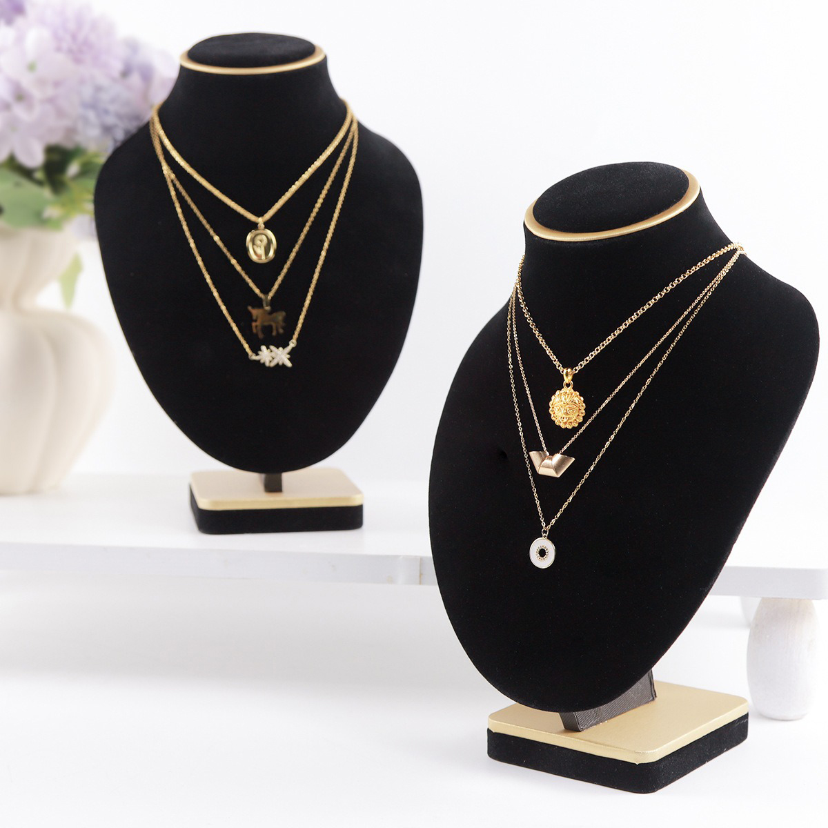 Ювелирные бюсты из черного бар – обзор и цена Body Jewelry Stores