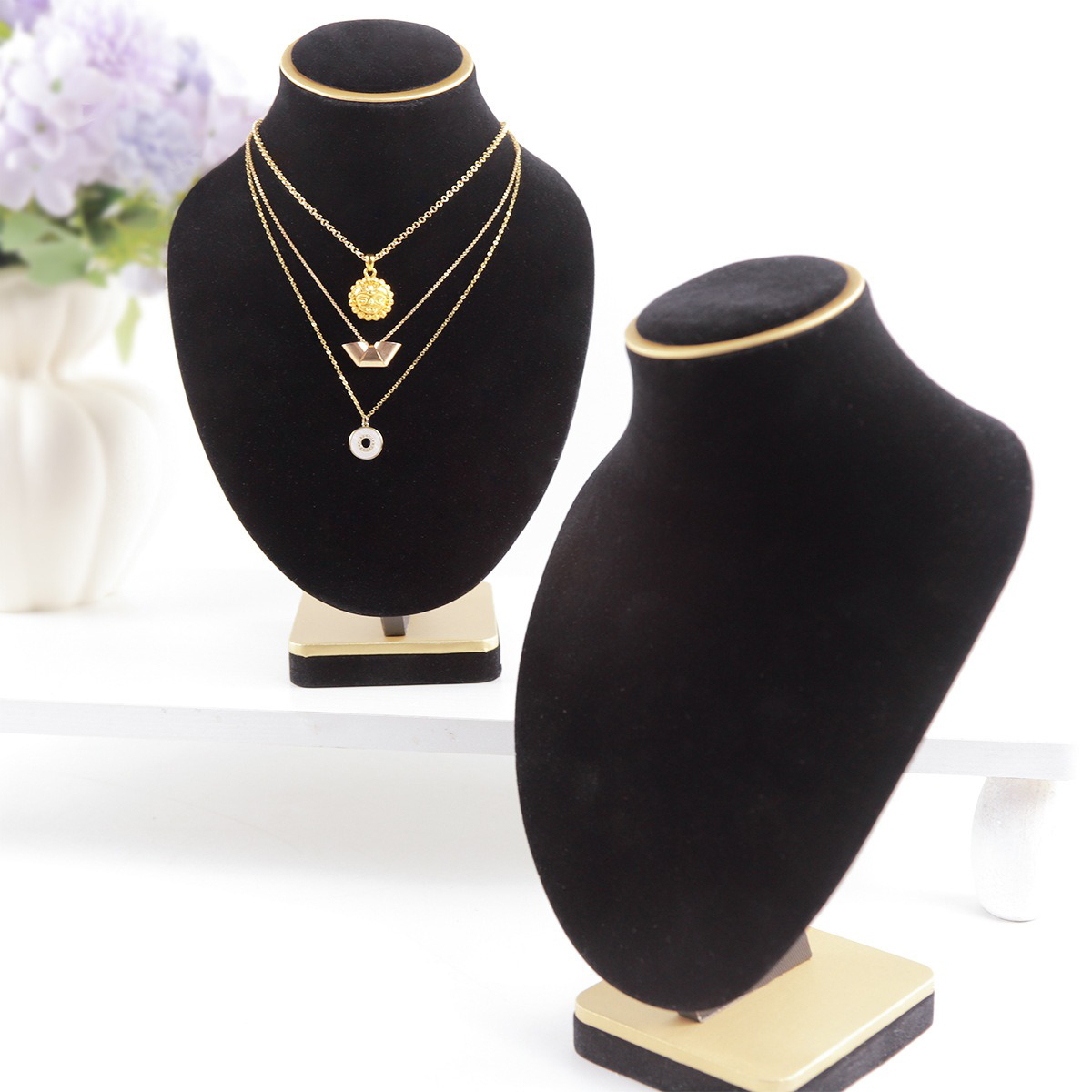 Ювелирные бюсты из черного бар – обзор и цена Body Jewelry Stores