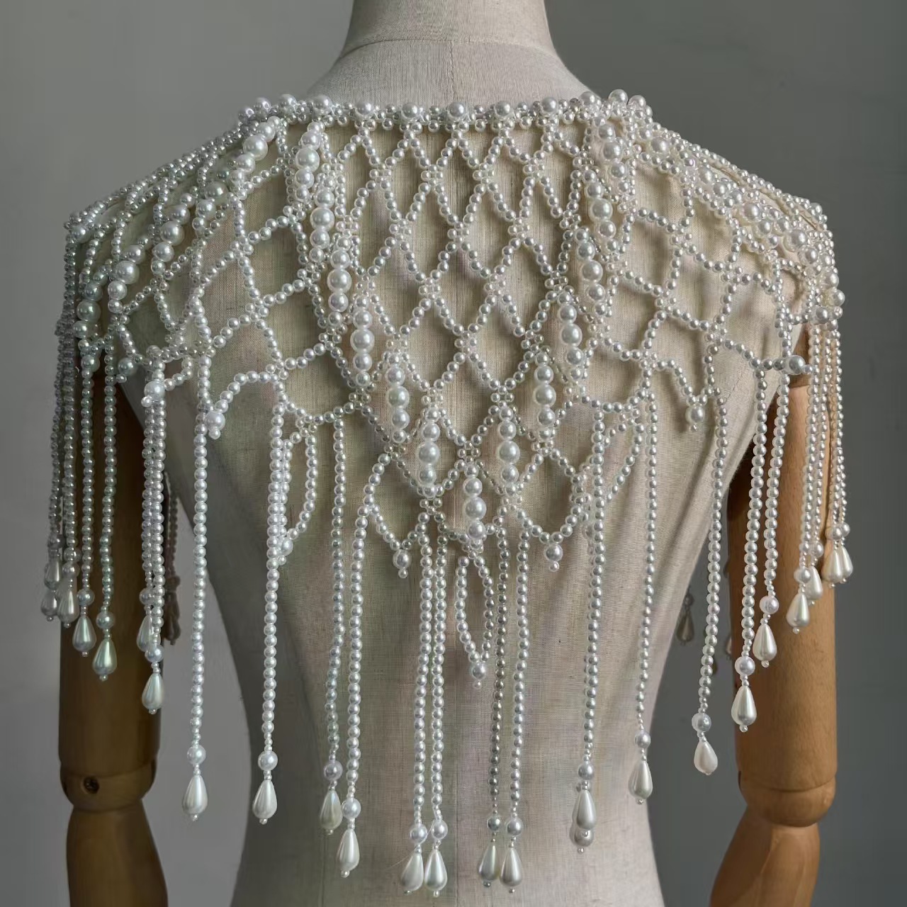Изысканное пончо-накидка в вик – обзор и цена Body Jewelry Vest