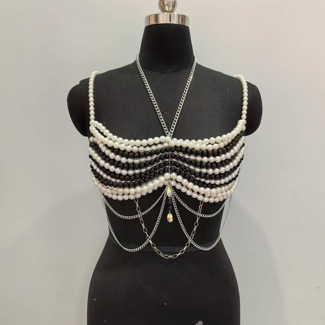 Черно-белые тканые пластиковые – обзор и цена Body Jewelry Vest