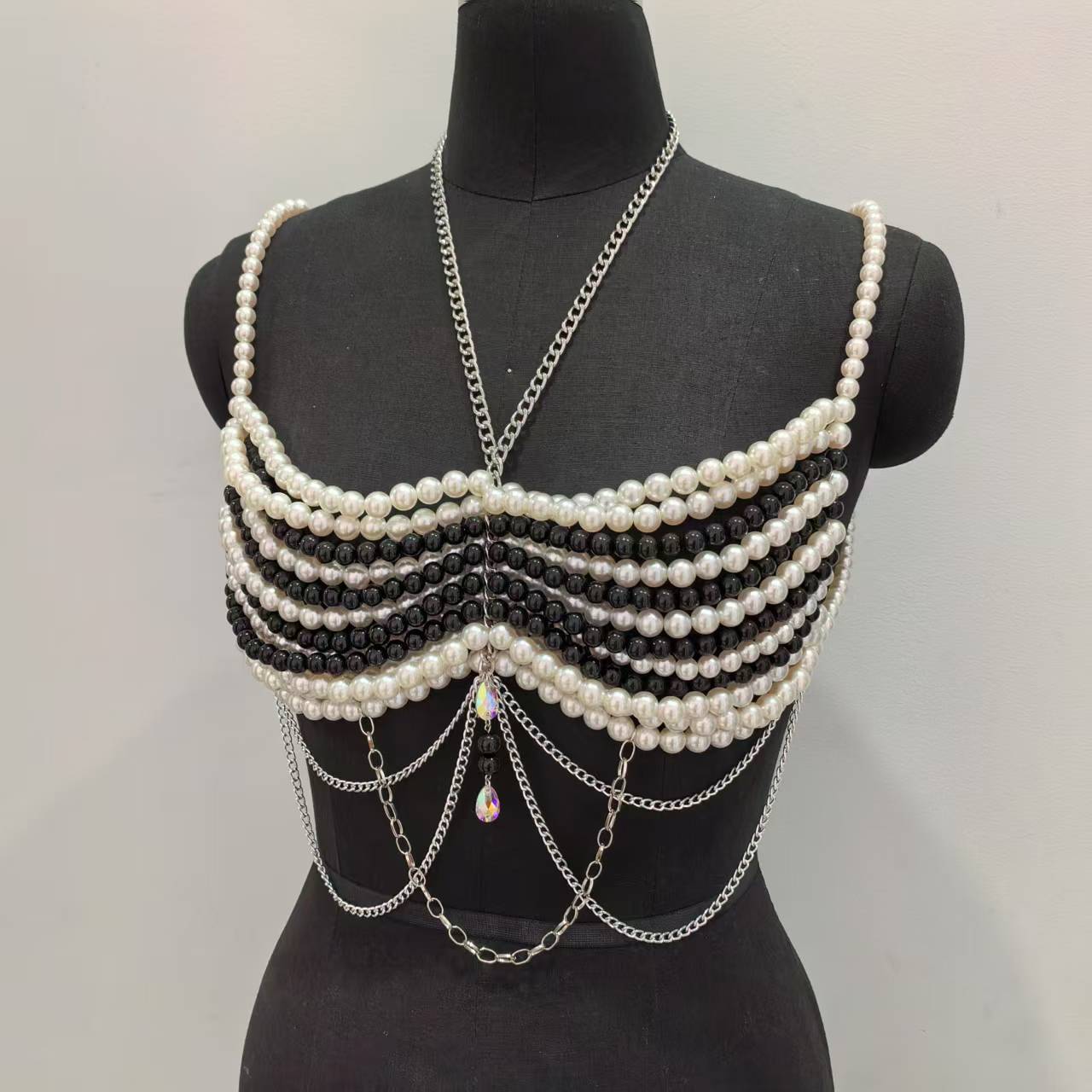 Черно-белые тканые пластиковые – обзор и цена Body Jewelry Vest