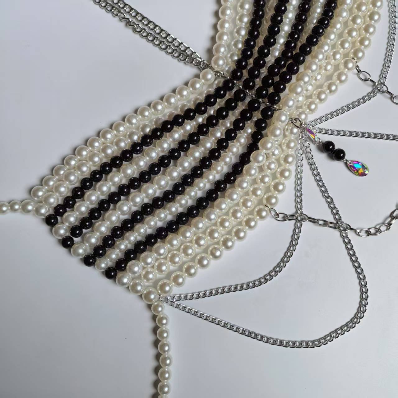 Черно-белые тканые пластиковые – обзор и цена Body Jewelry Vest